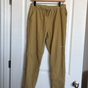 Patagonia Men’s Terrebonne Joggers Medium in color Moray Khaki
